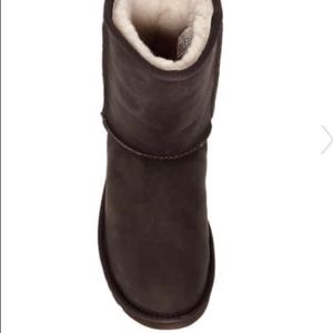 Ugg Classic Short Leather Boots Brown Sz 7